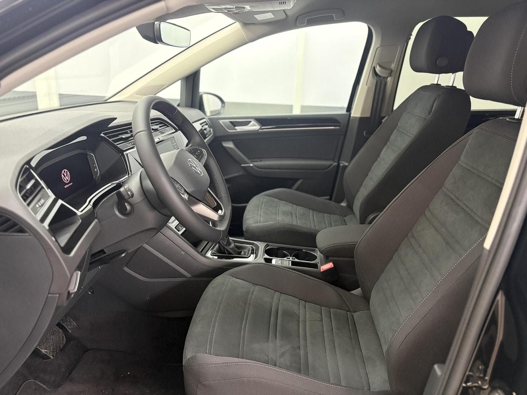 VW Touran R-LINE (2026) - Foto 11
