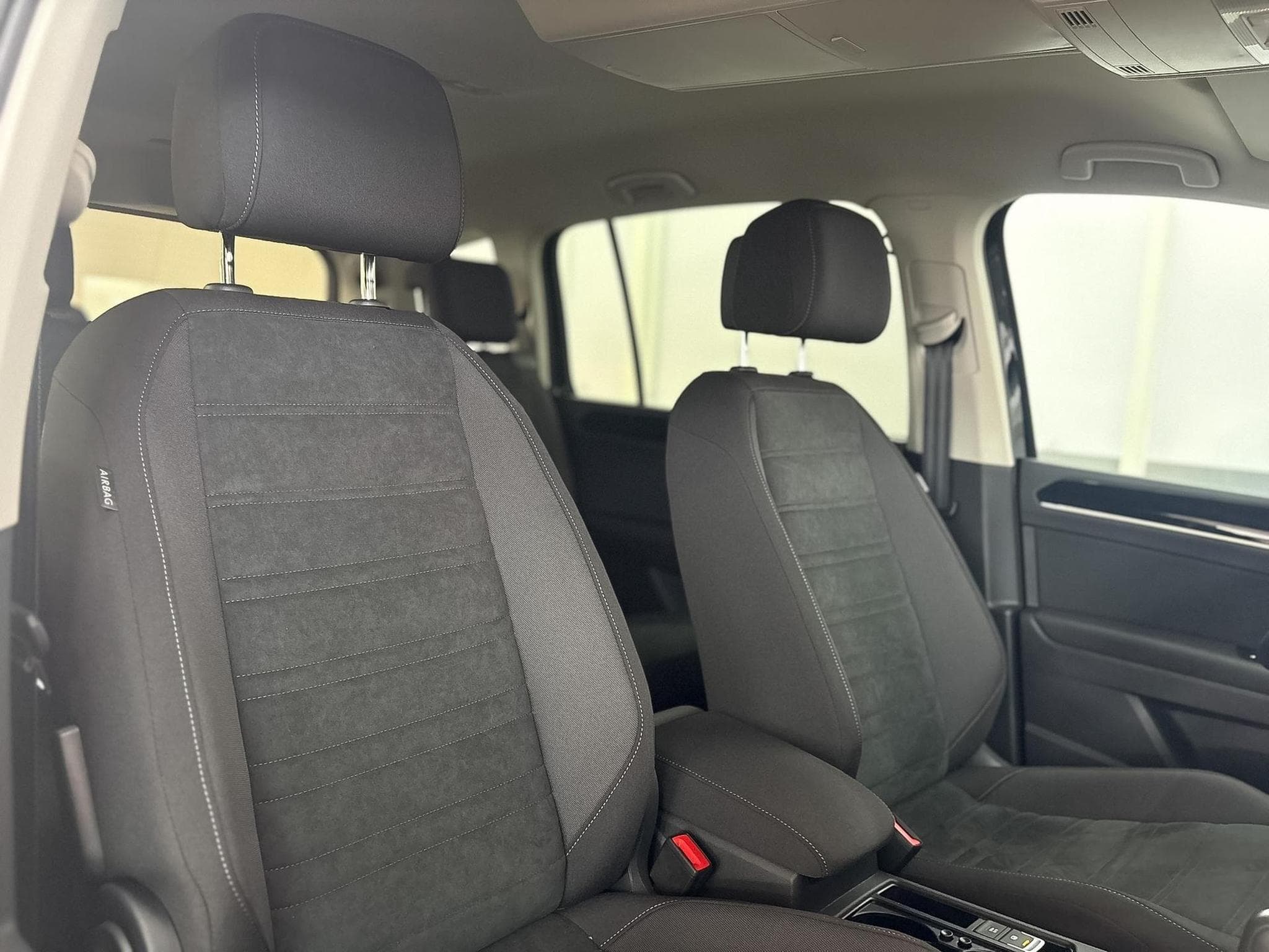 VW Touran R-LINE (2026) - Foto 12