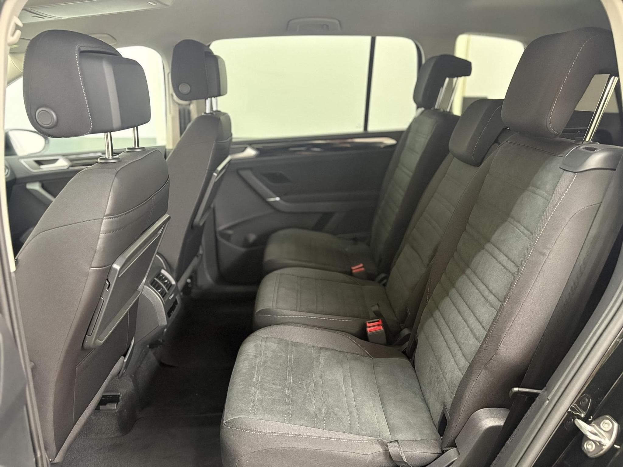 VW Touran R-LINE (2026) - Foto 13