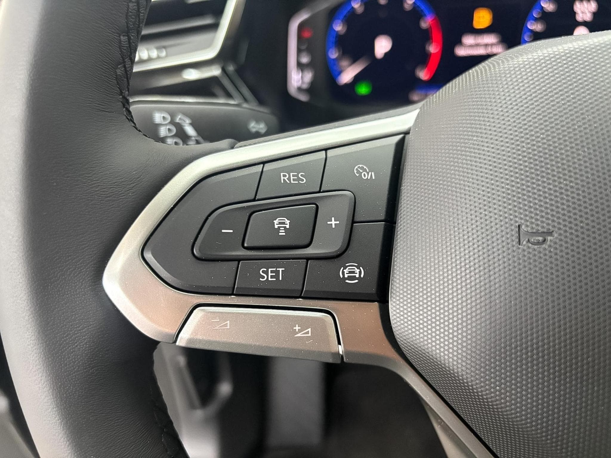 VW Touran R-LINE (2026) - Foto 14