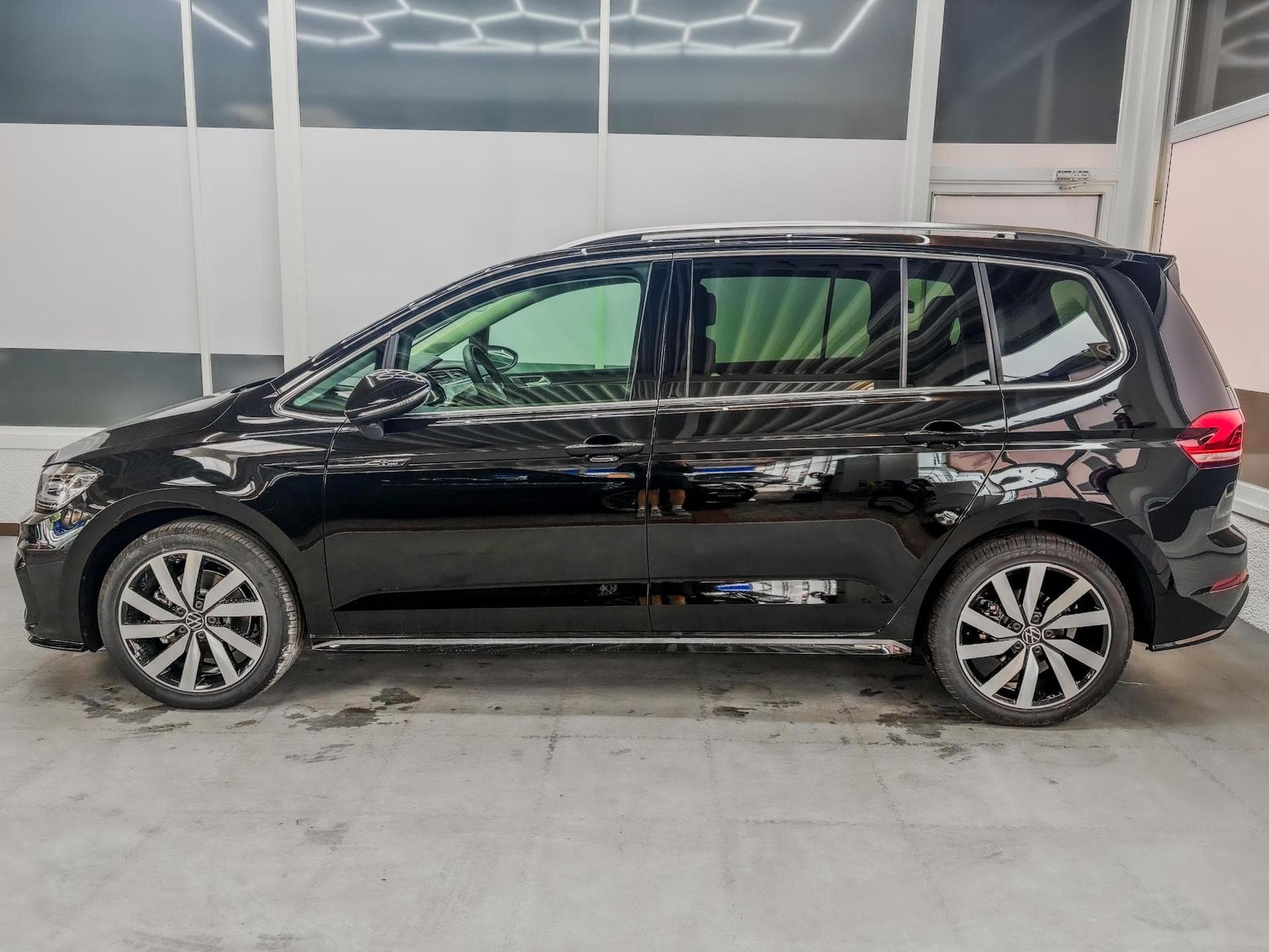 VW Touran R-LINE (2026) - Foto 3