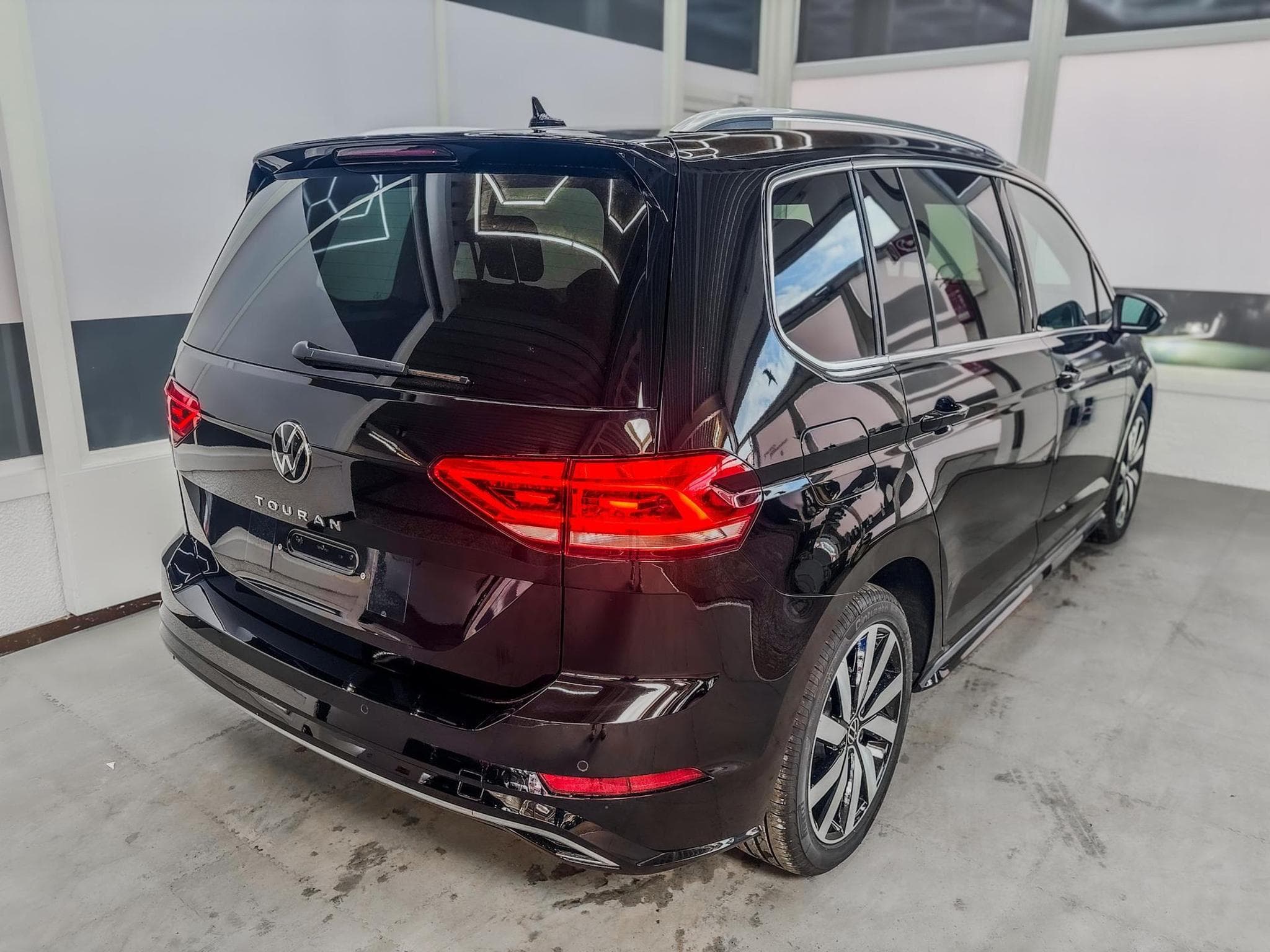 VW Touran R-LINE (2026) - Foto 5