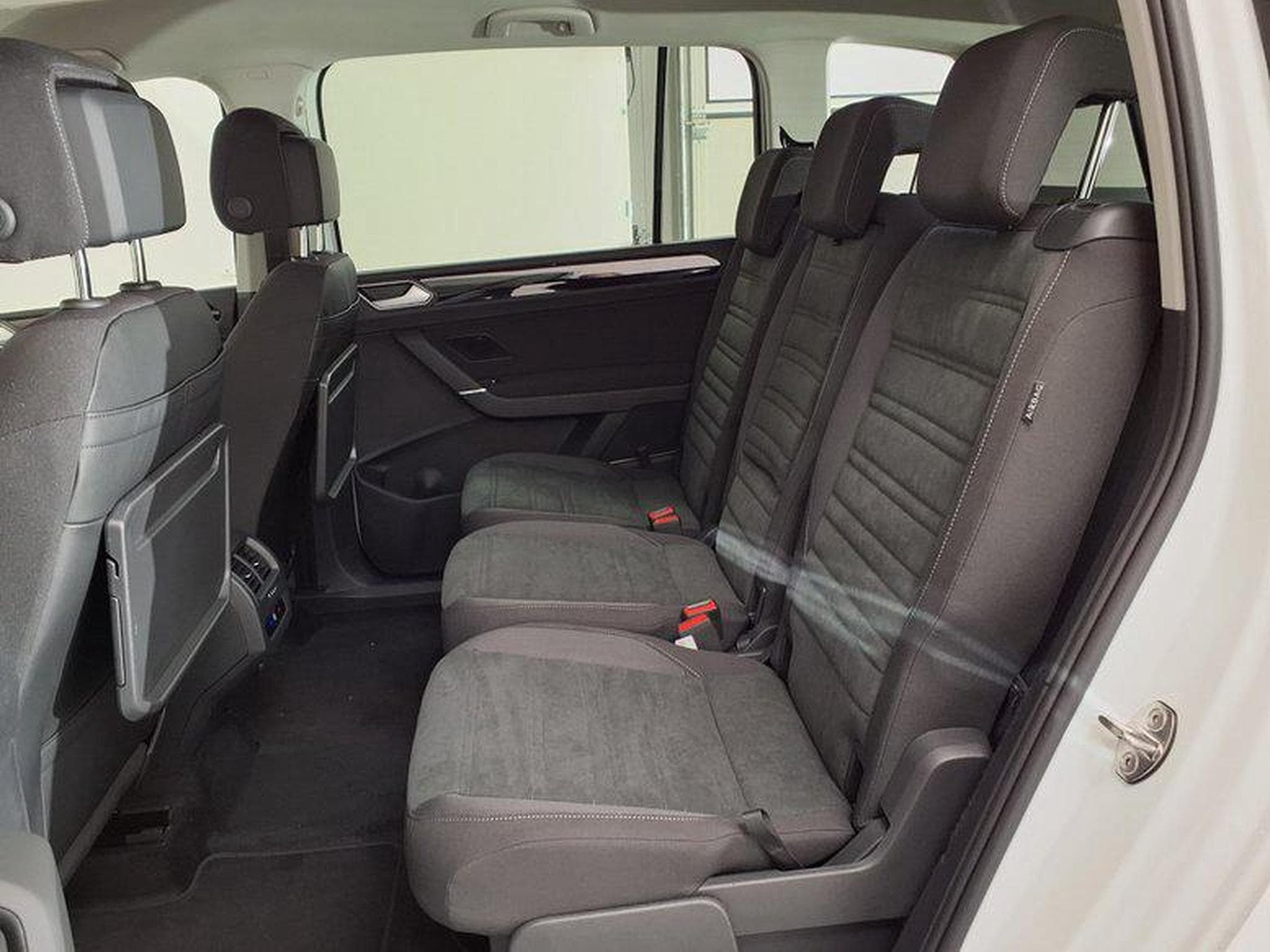 VW Touran Highline R-Line 1.5 TSI 7-Gang-DSG (2026) - Foto 10