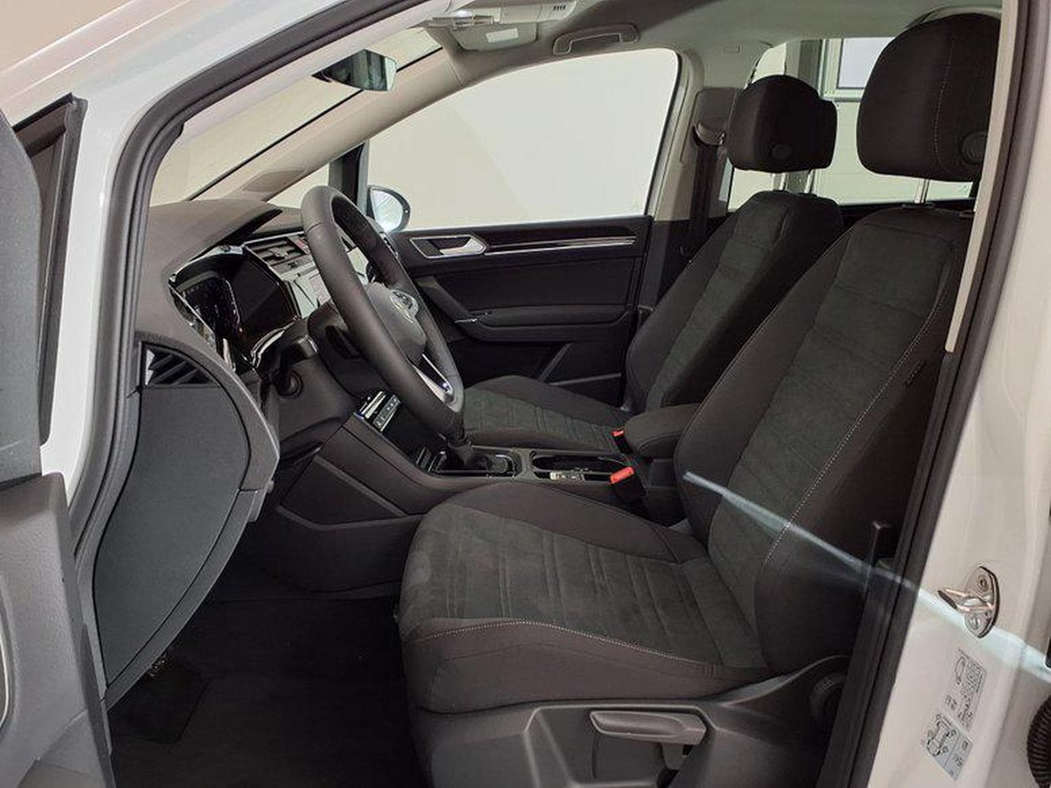 VW Touran Highline R-Line 1.5 TSI 7-Gang-DSG (2026) - Foto 9