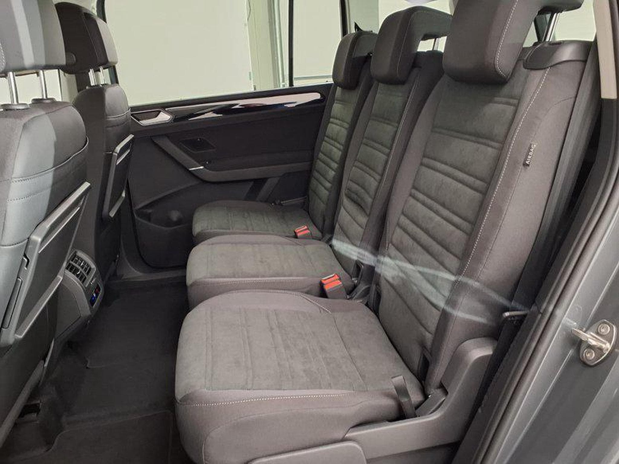 VW Touran Highline R-Line 1.5 TSI 7-Gang-DSG (2026) - Foto 10