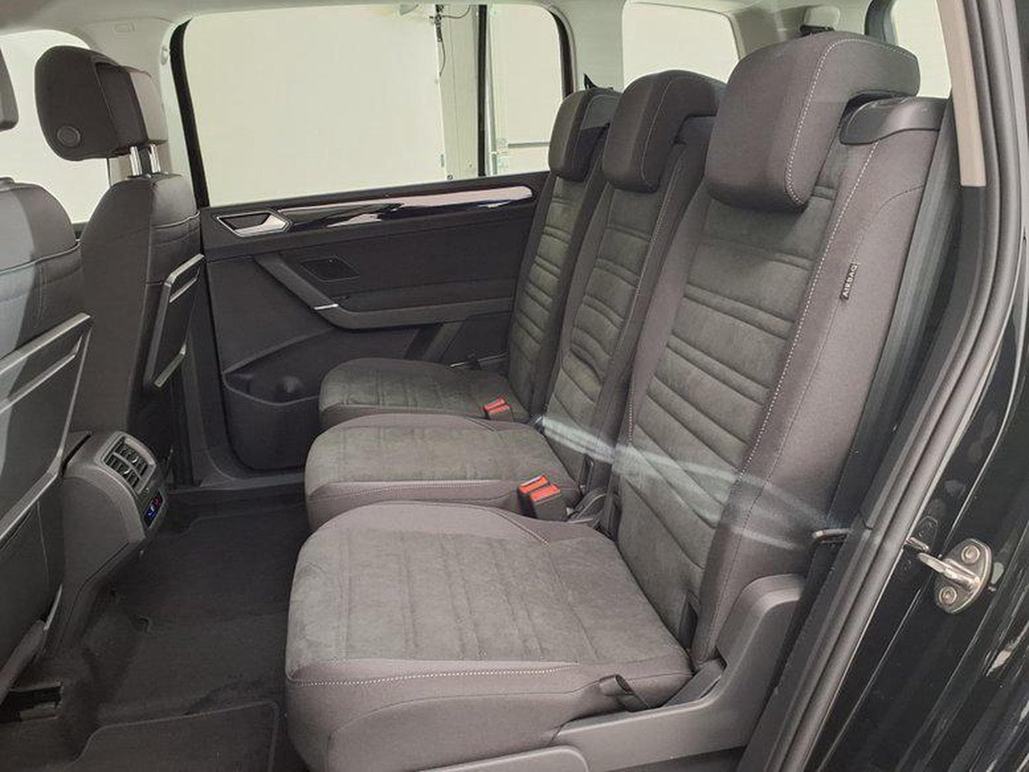 VW Touran Highline R-Line 1.5 TSI 7-Gang-DSG (2026) - Foto 10