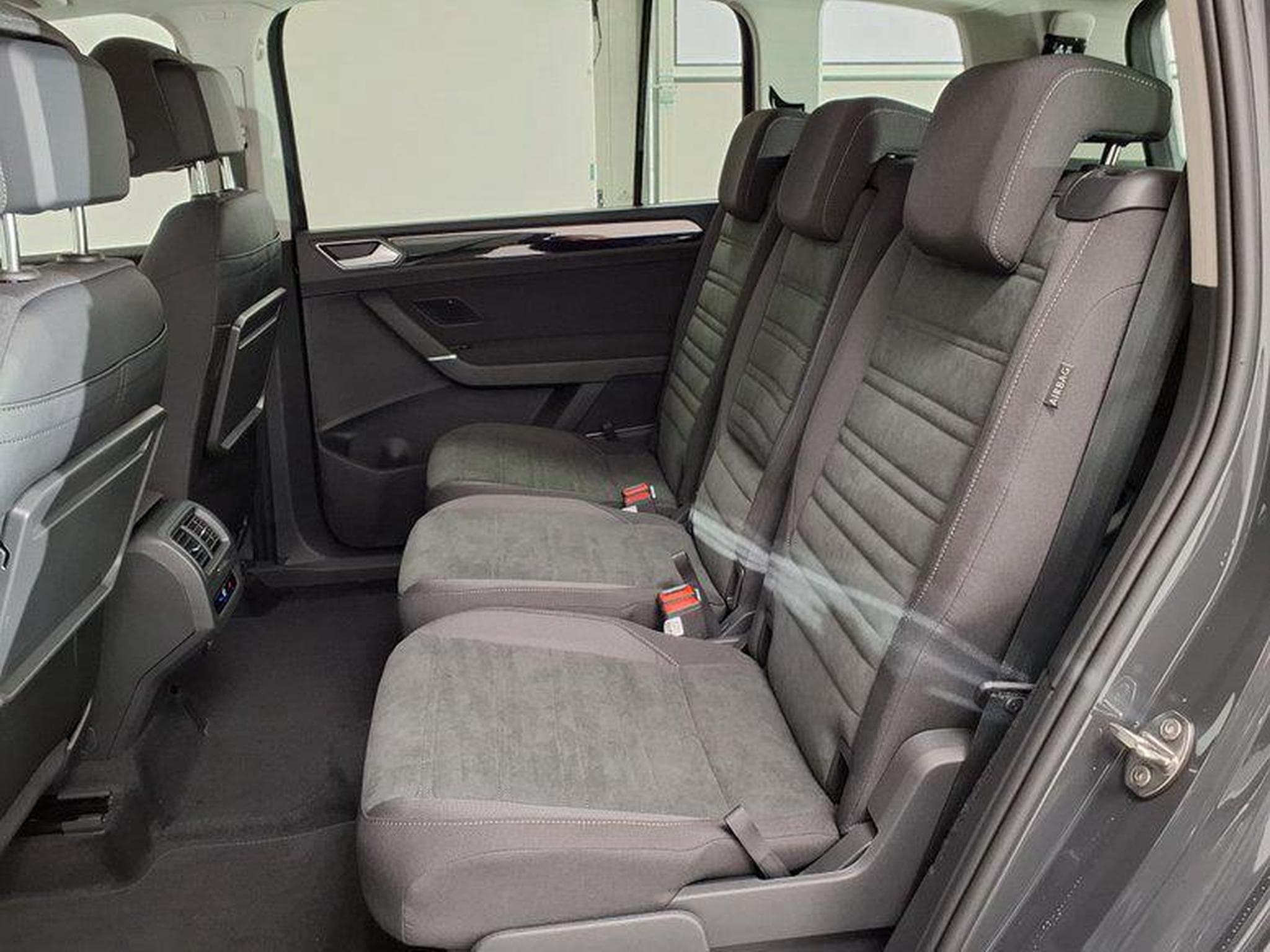 VW Touran Highline R-Line 1.5 TSI 7-Gang-DSG (2026) - Foto 10