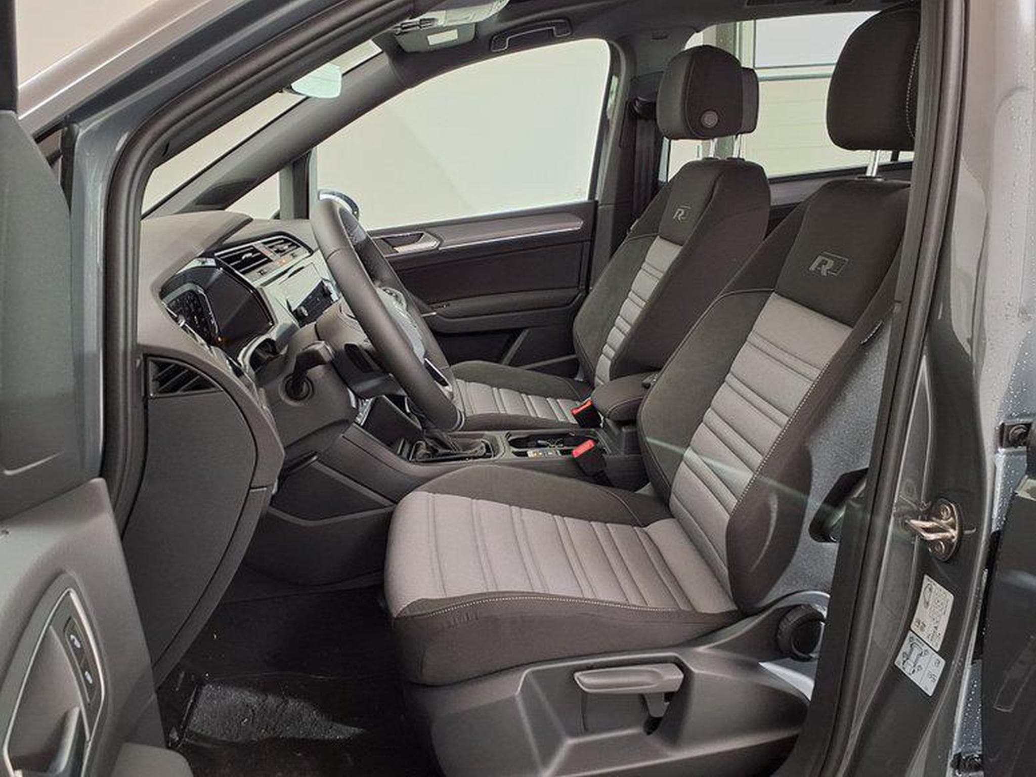VW Touran Highline R-Line 1.5 TSI 7-Gang-DSG (2026) - Photo 9