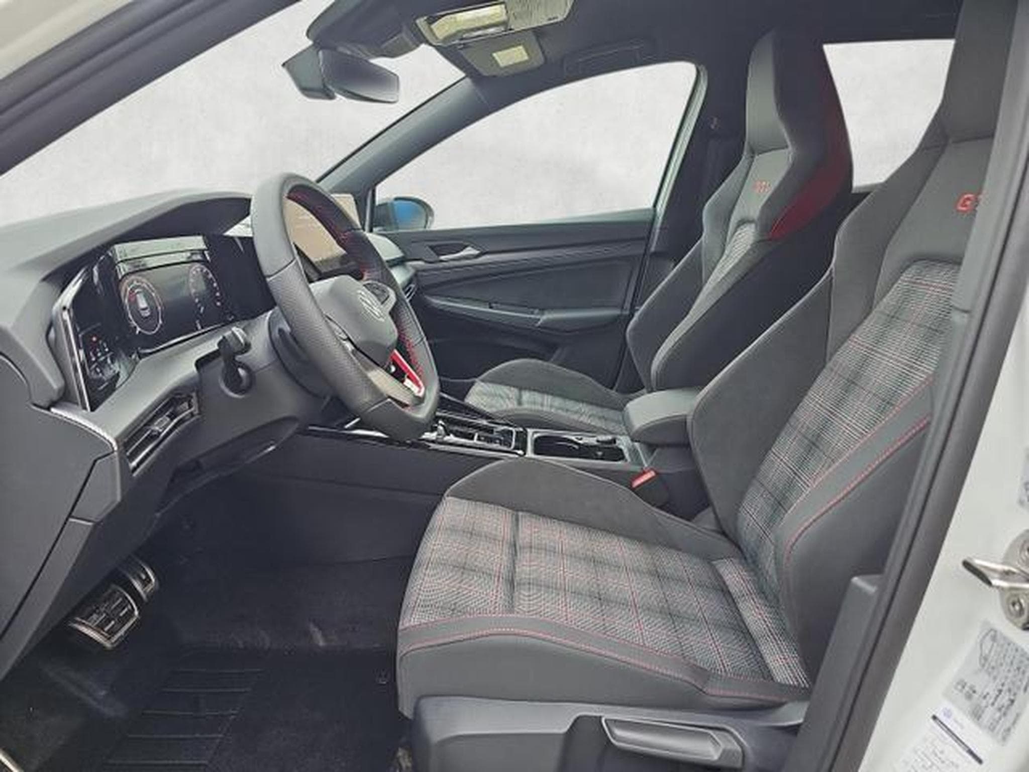 VW Golf 2.0 TSI 195 kW GTI (2026) - Photo 9