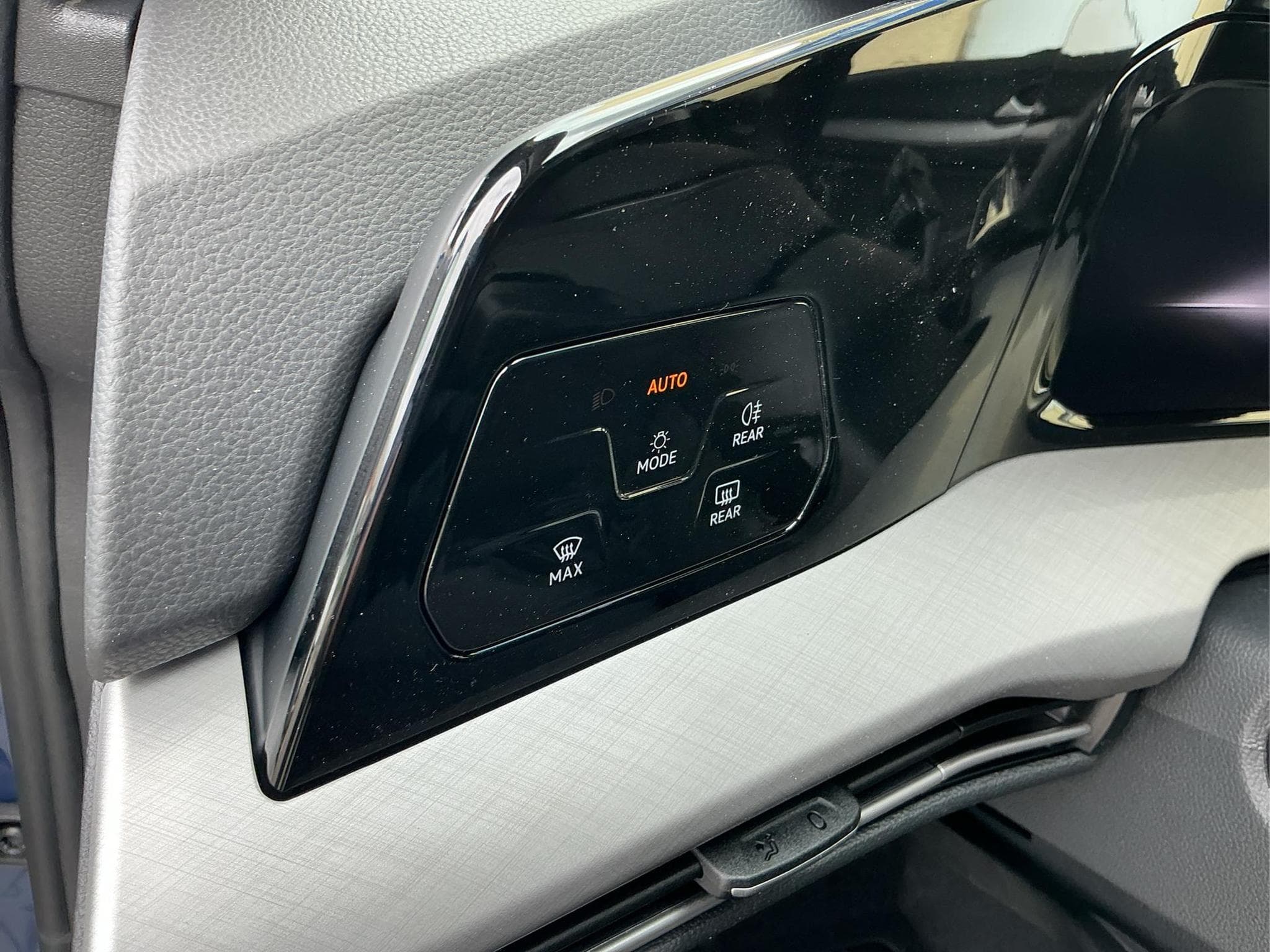VW Golf Limited (2026) - Photo 12