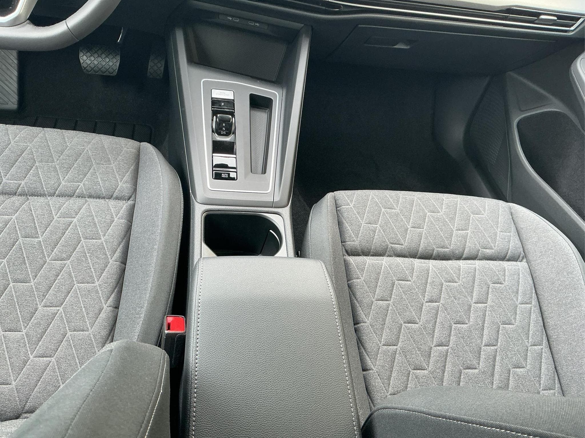 VW Golf Limited (2026) - Photo 16