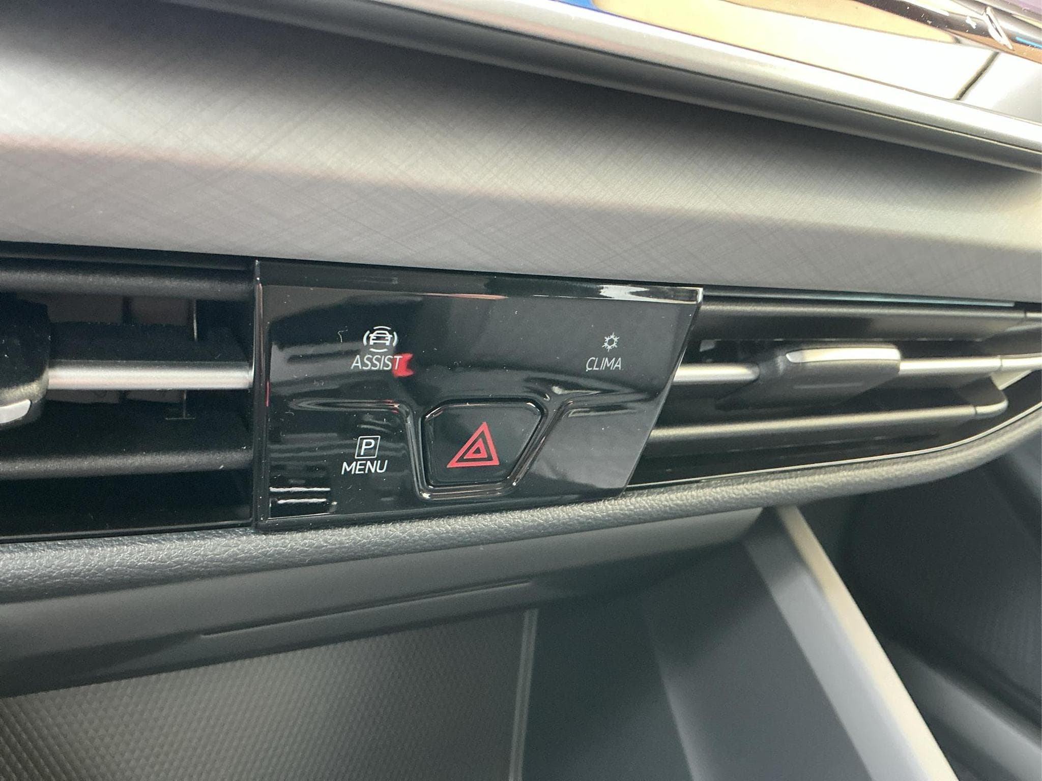 VW Golf Limited (2026) - Photo 25