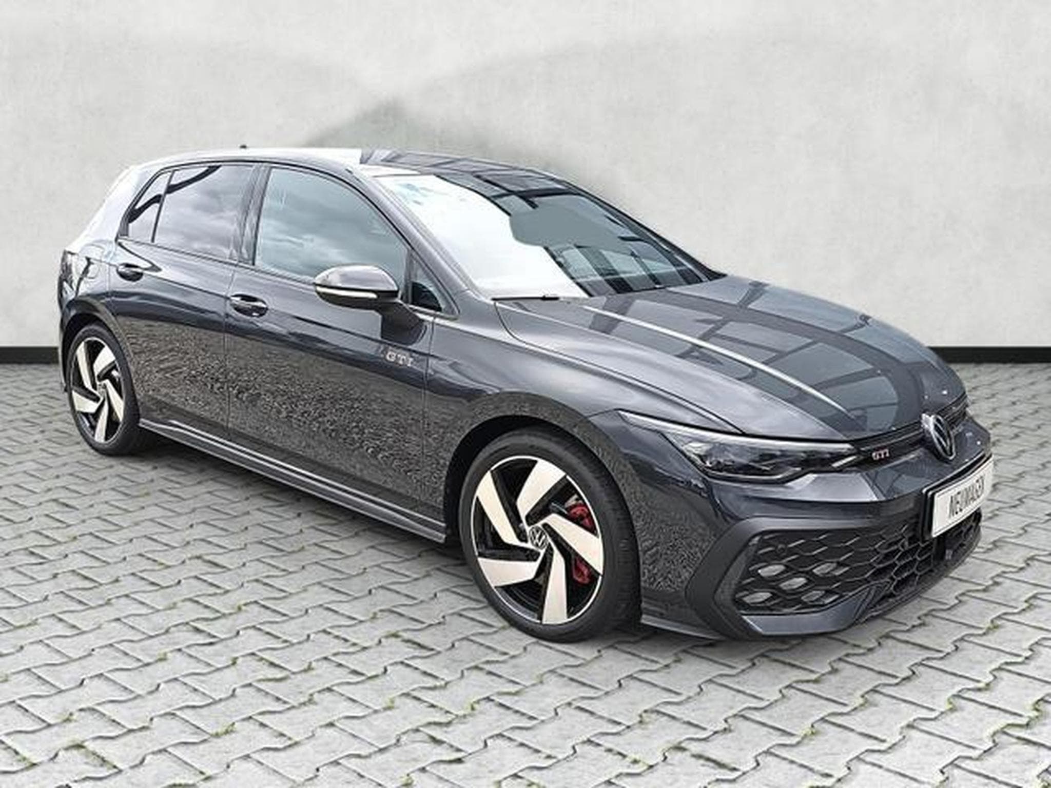 VW Golf 2.0 TSI 195 kW GTI (2026) - Photo 1