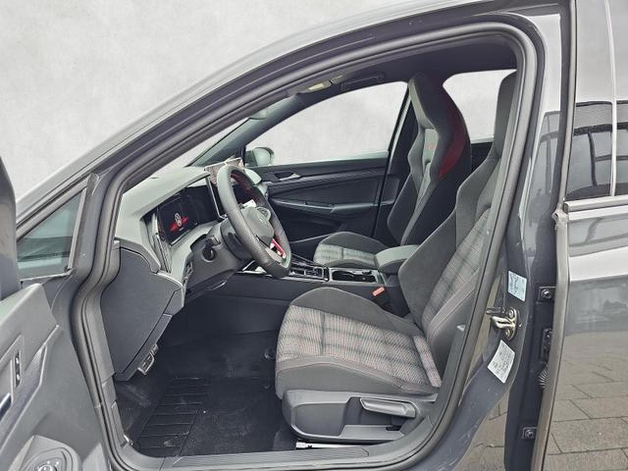 VW Golf 2.0 TSI 195 kW GTI (2026) - Photo 9