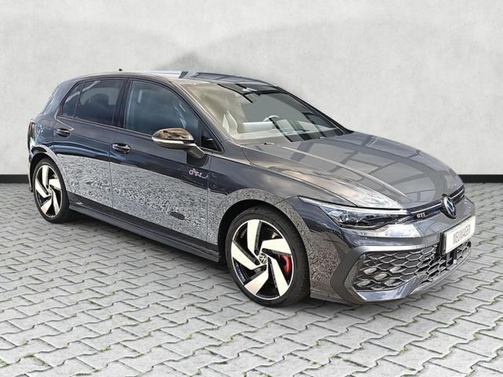 VW Golf 2.0 TSI 195 kW GTI (2026) - Photo 1