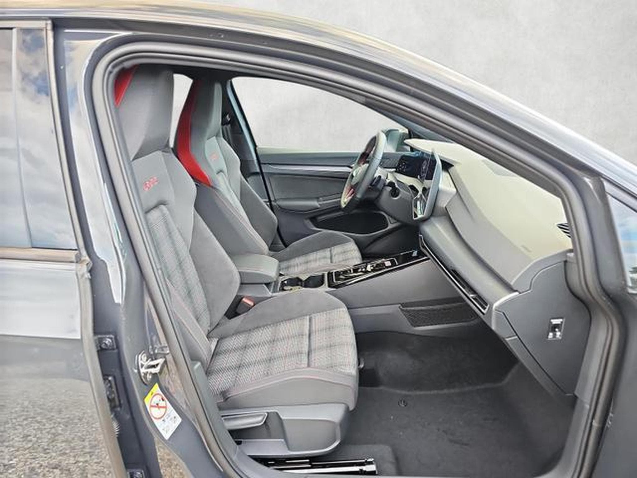 VW Golf 2.0 TSI 195 kW GTI (2026) - Photo 10