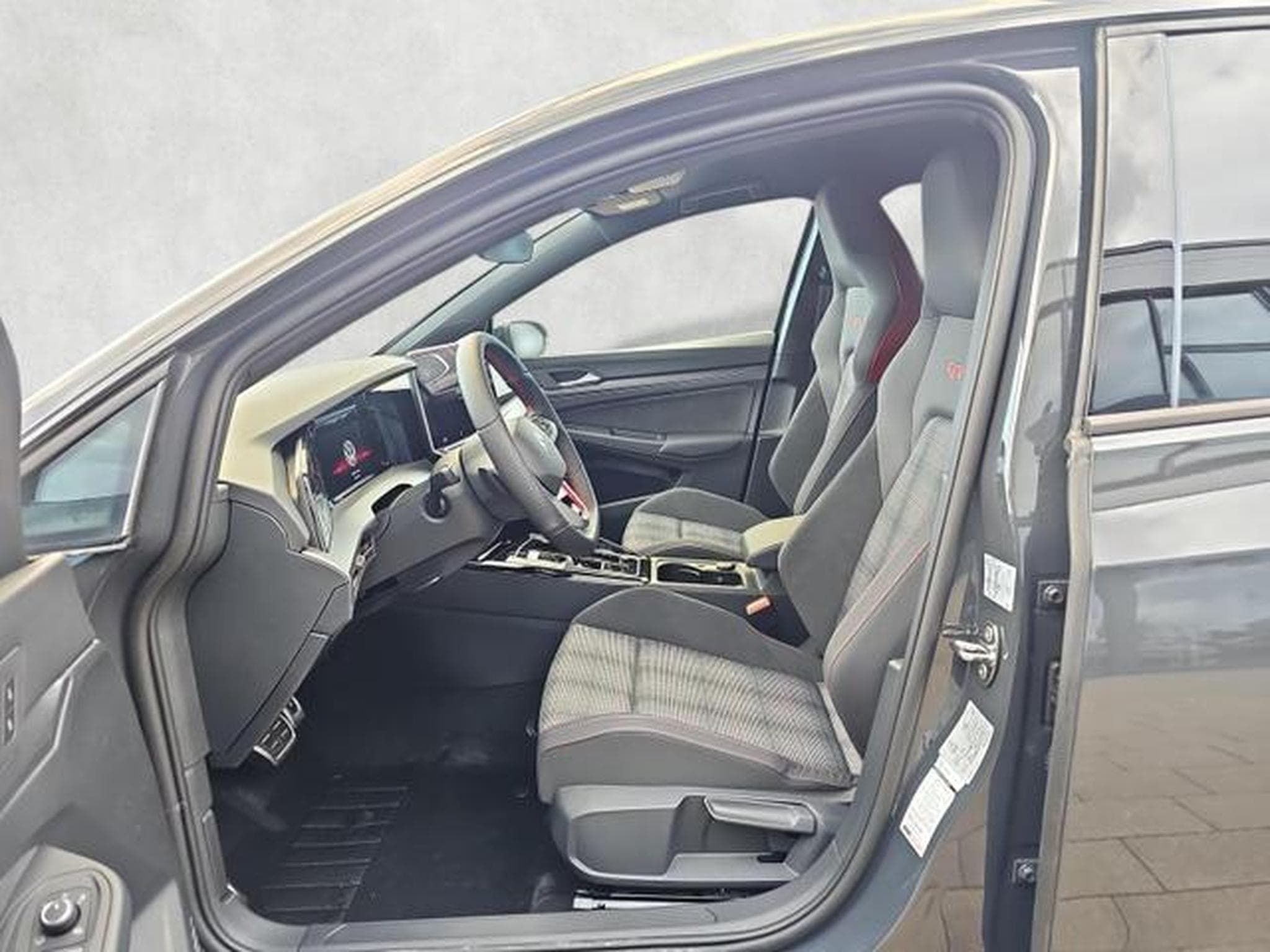 VW Golf 2.0 TSI 195 kW GTI (2026) - Photo 9