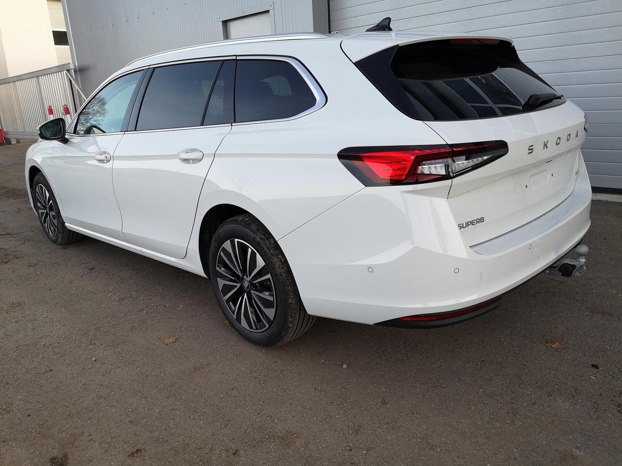 Skoda Superb 2.0 TDI 142kW 4x4 Selection (2025) - Foto 3