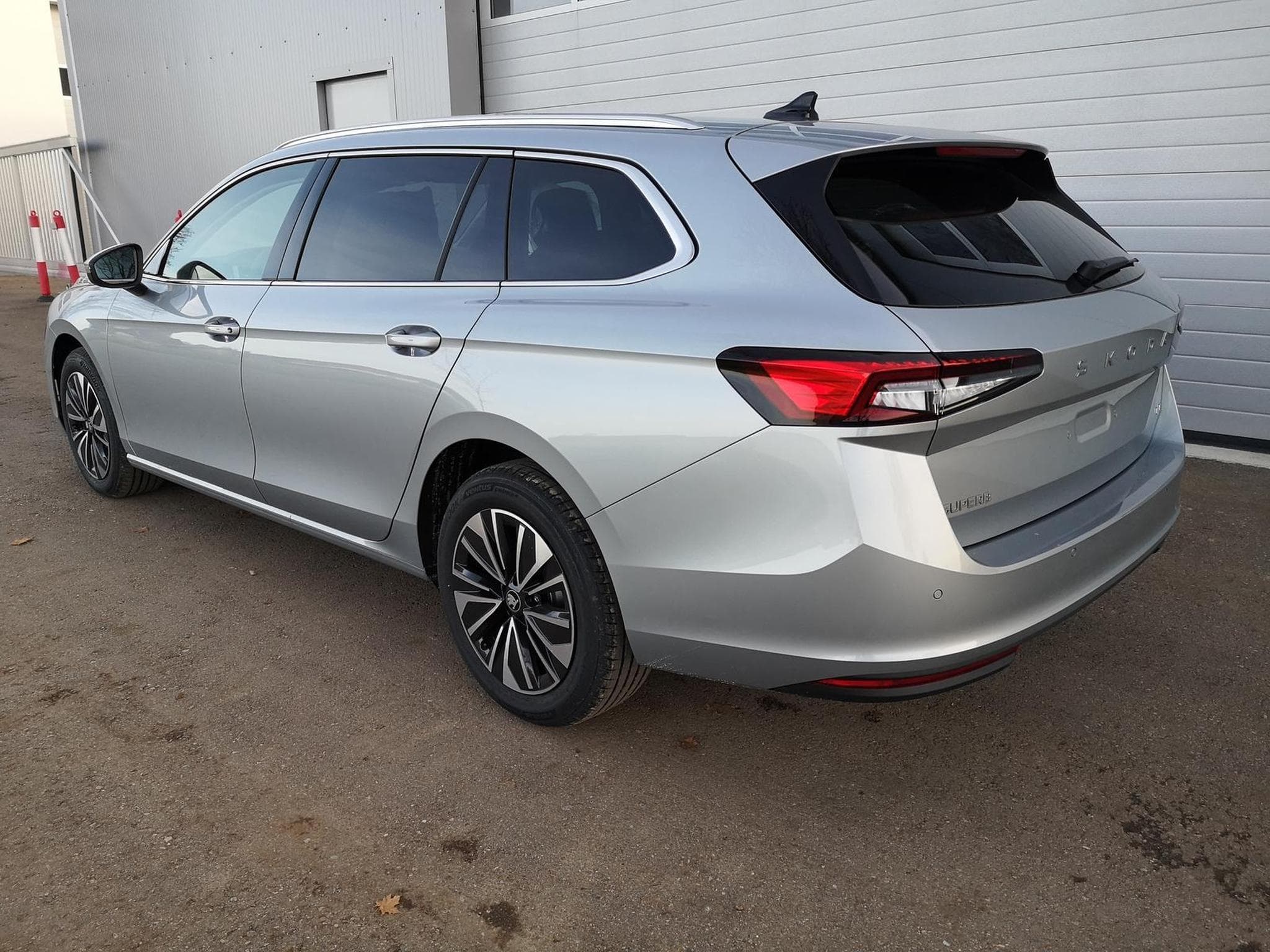 Skoda Superb 2.0 TDI 142kW 4x4 Selection (2025) - Foto 2