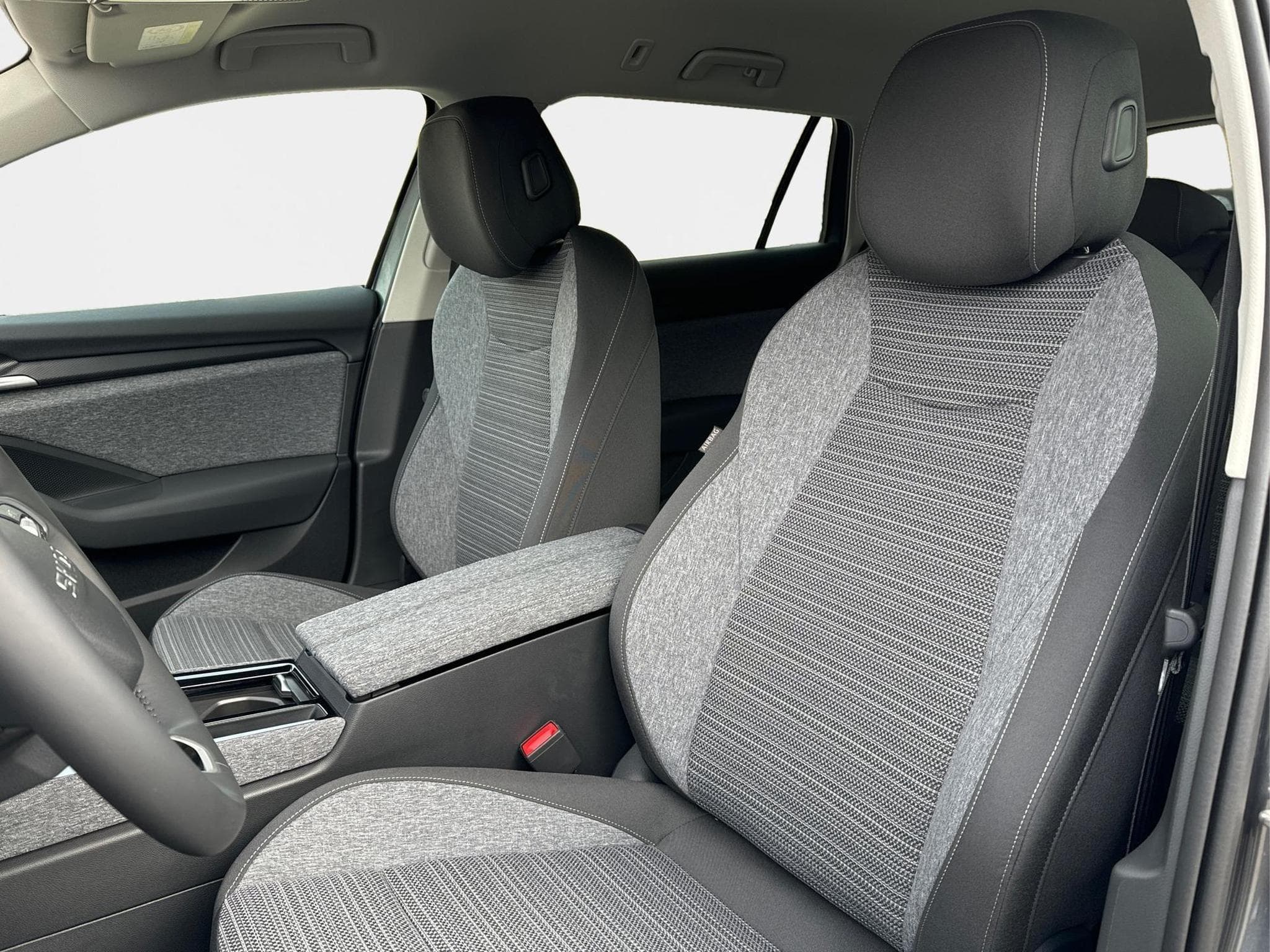 Skoda Superb Selection (2026) - Photo 17