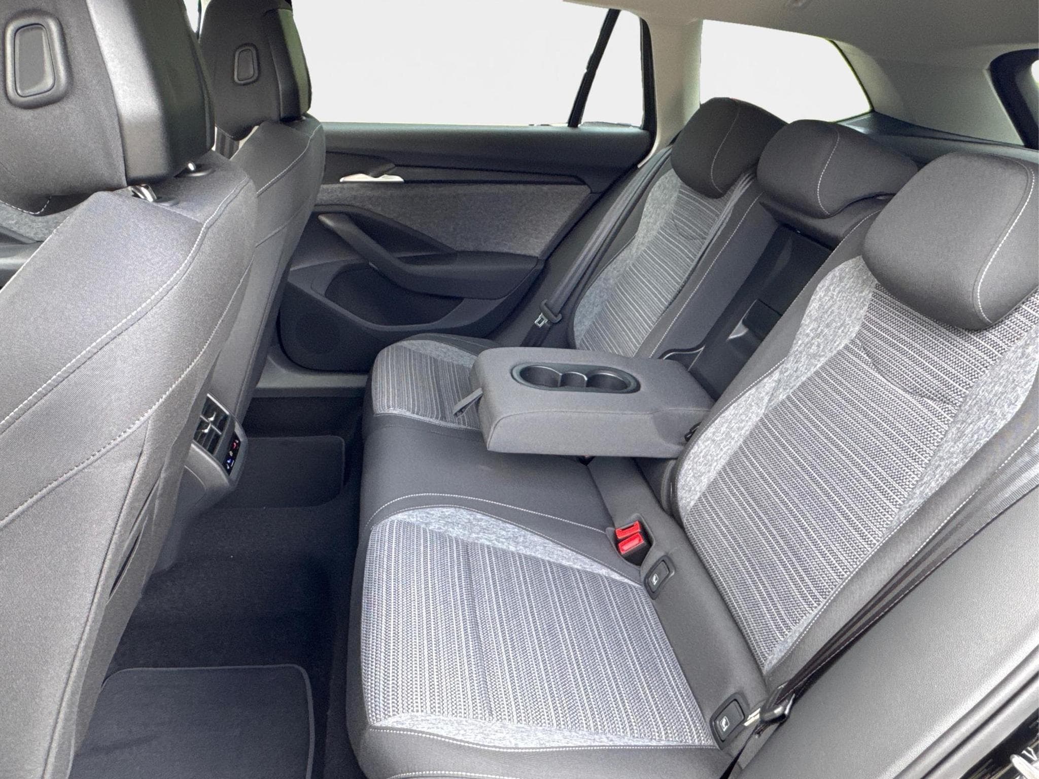 Skoda Superb Selection (2026) - Foto 16
