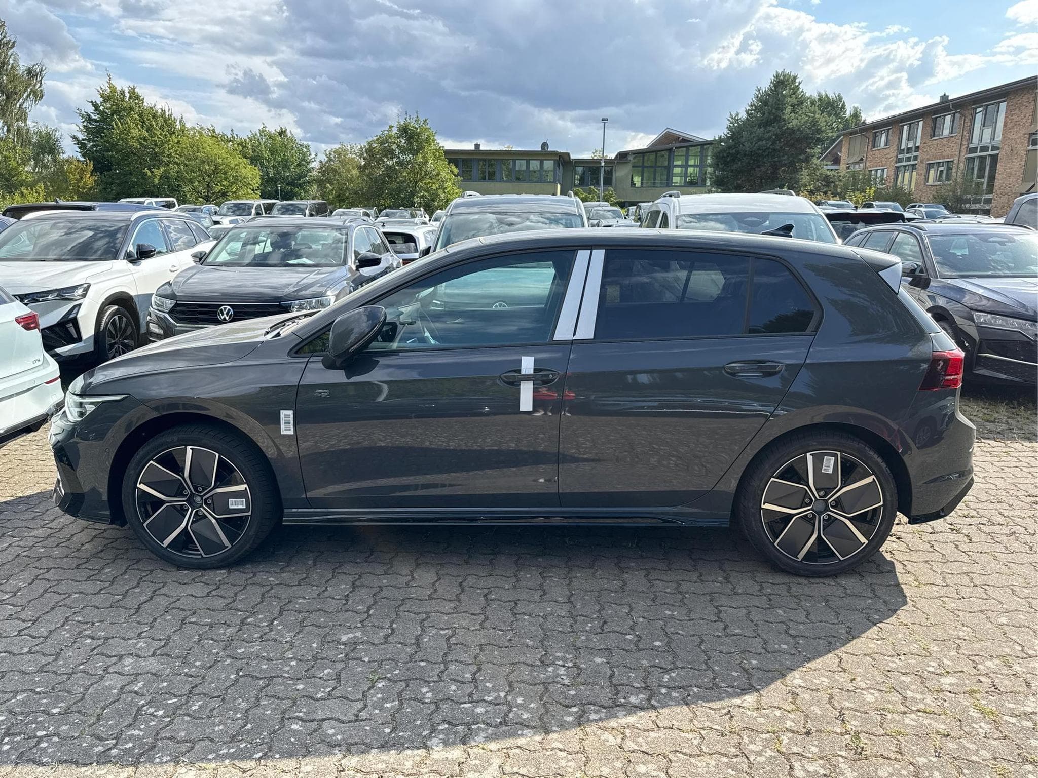 VW Golf R-Line Limited (2026) - Foto 2