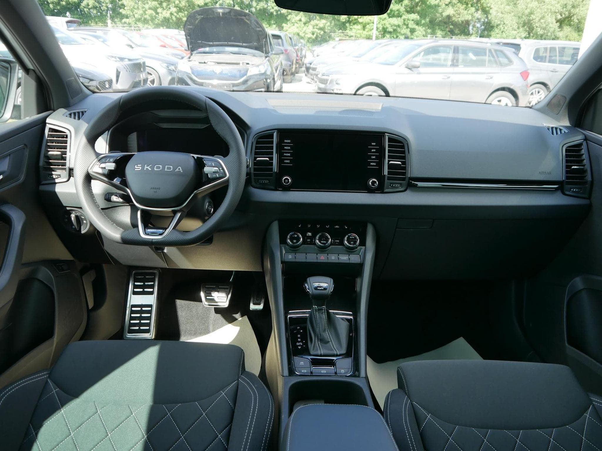 Skoda Karoq Sportline 2.0 TSI 4x4 DSG (2026) - Foto 10