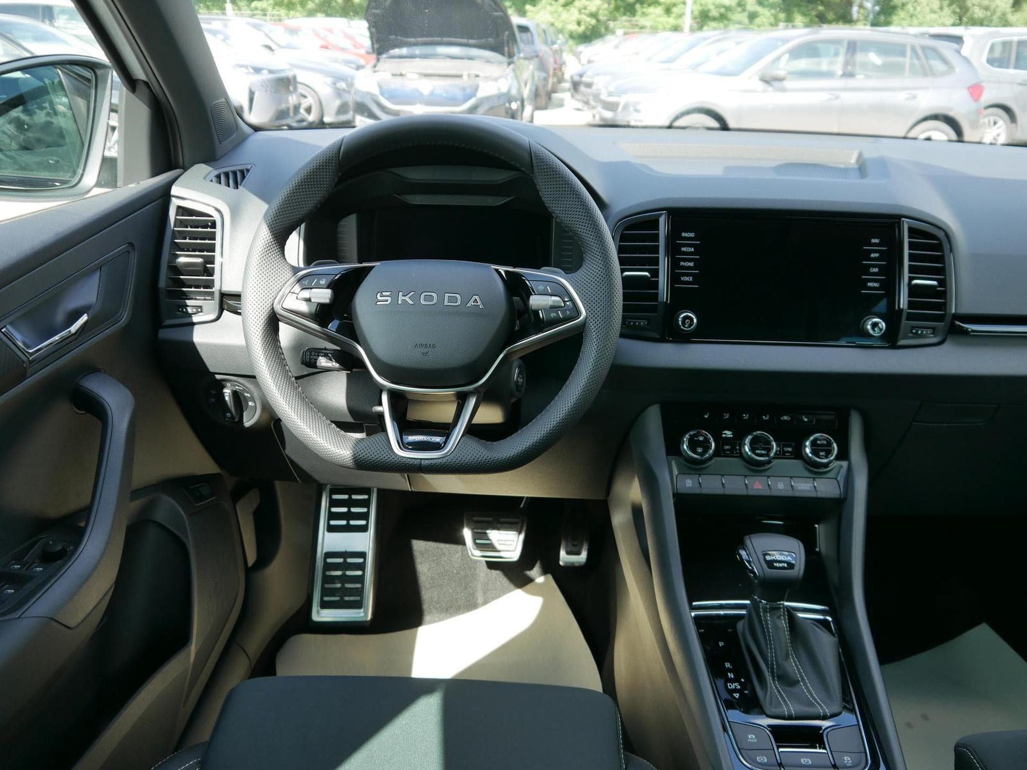 Skoda Karoq Sportline 2.0 TSI 4x4 DSG (2026) - Foto 11