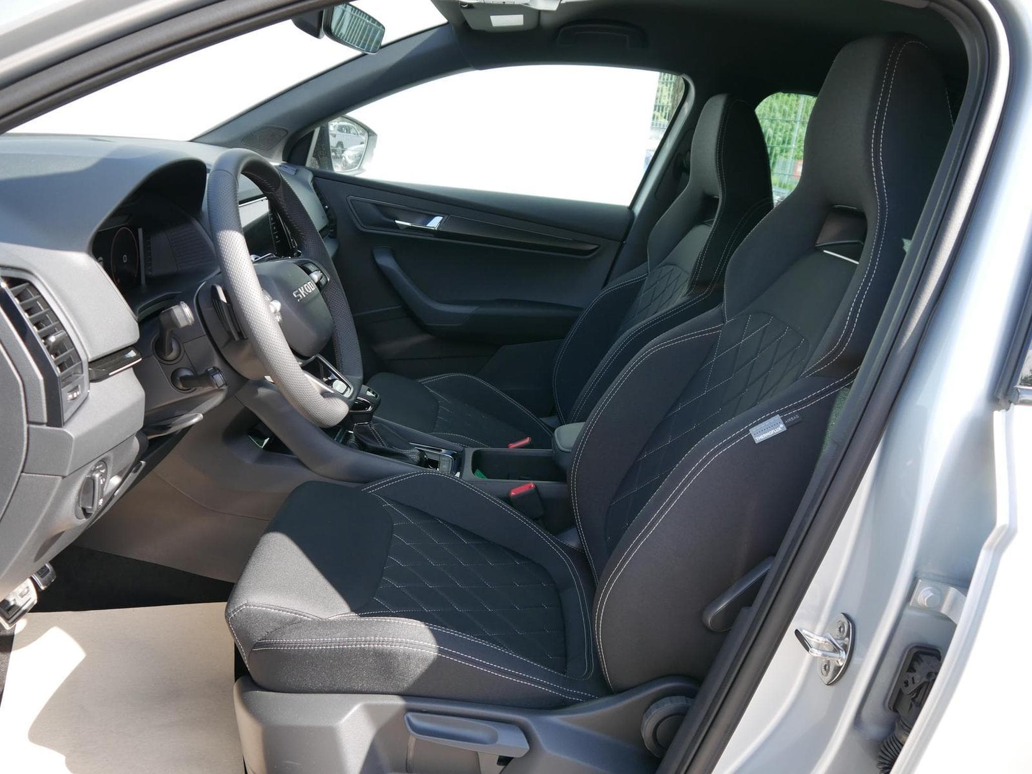 Skoda Karoq Sportline 2.0 TSI 4x4 DSG (2026) - Foto 8