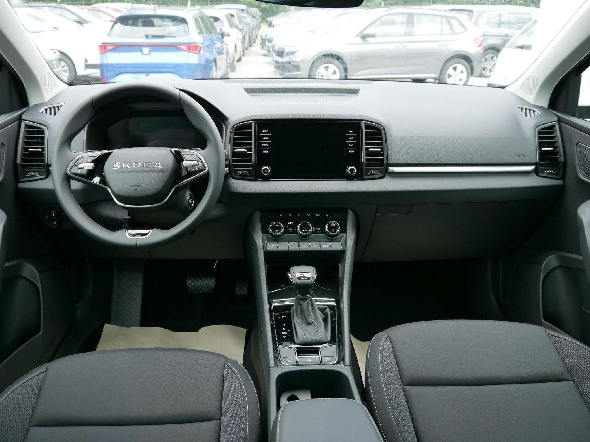 Skoda Karoq Selection 2.0 TDI DSG 4x4 (2026) - Foto 10