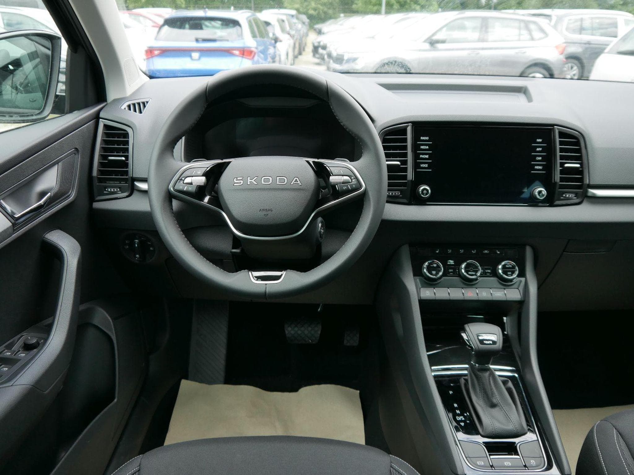 Skoda Karoq Selection 2.0 TDI DSG 4x4 (2026) - Foto 11