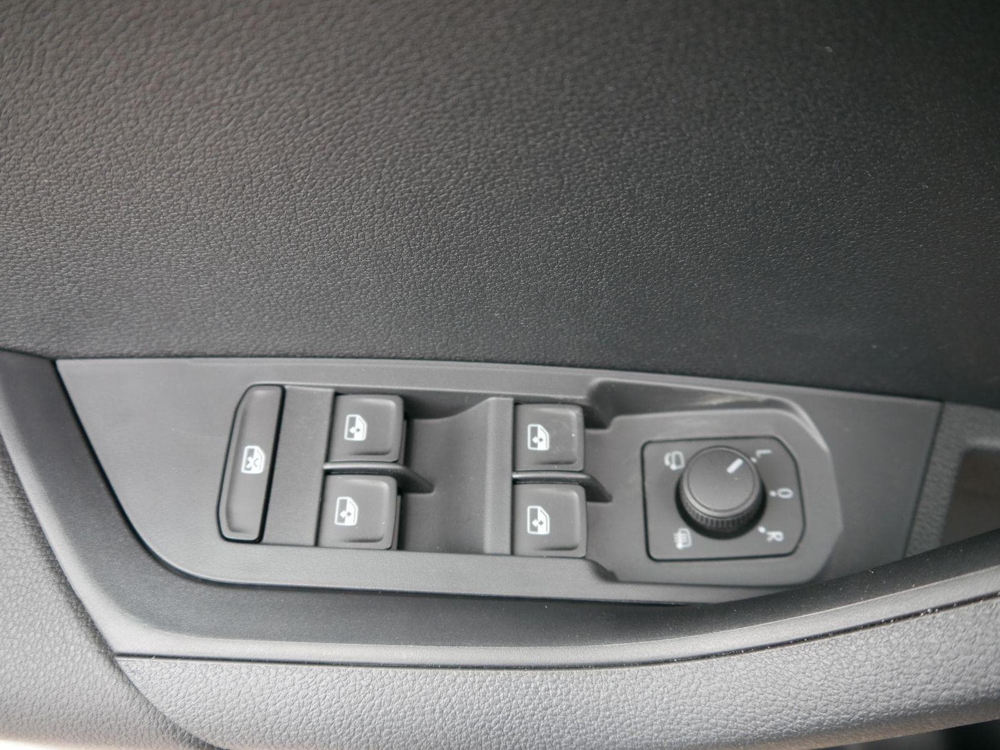 Skoda Karoq Selection 2.0 TDI DSG 4x4 (2026) - Foto 9