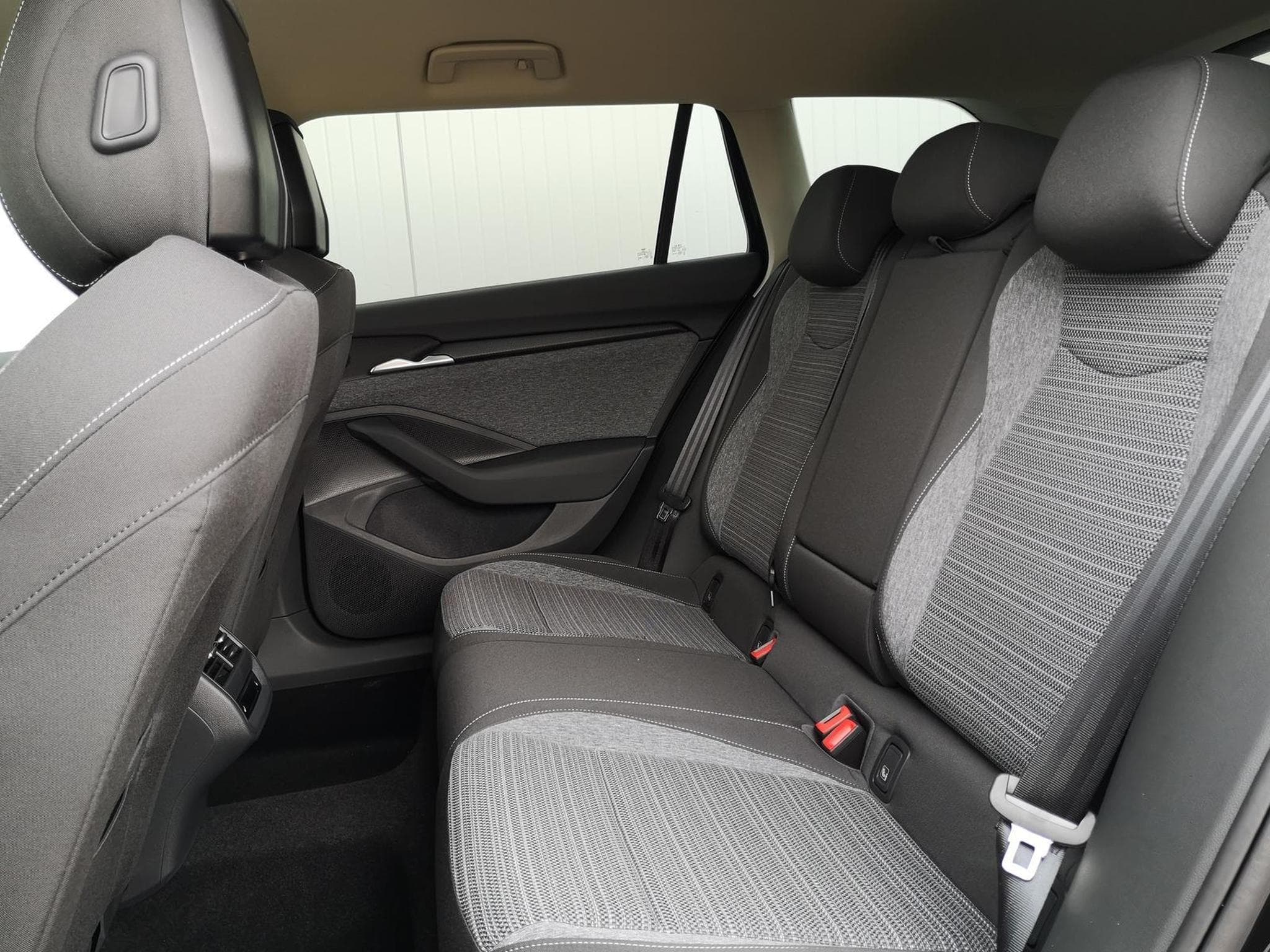 Skoda Superb 2.0 TDI 142kW 4x4 Selection (2025) - Foto 10
