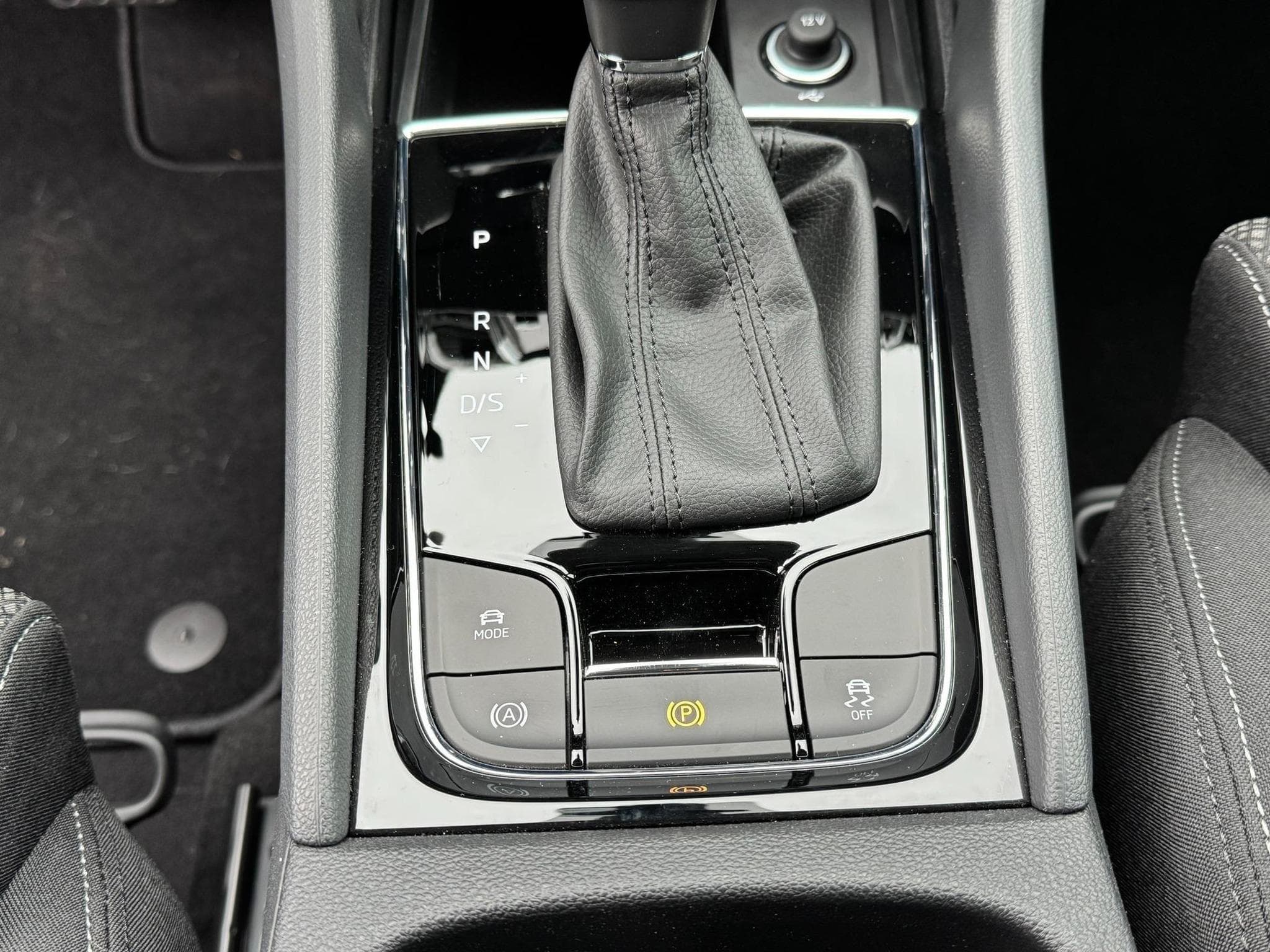 Skoda Karoq 1.5 TSI DSG (2026) - Foto 15