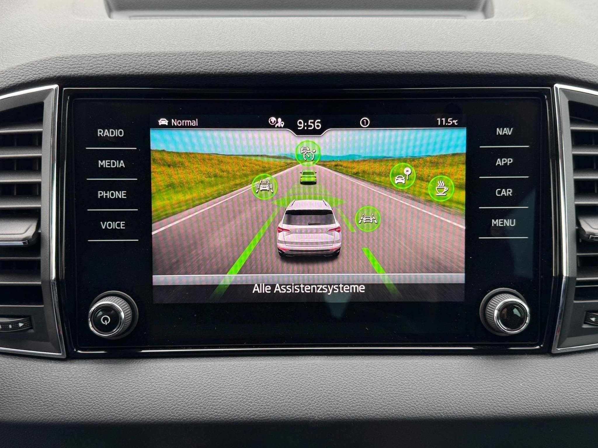 Skoda Karoq 1.5 TSI DSG (2026) - Foto 17