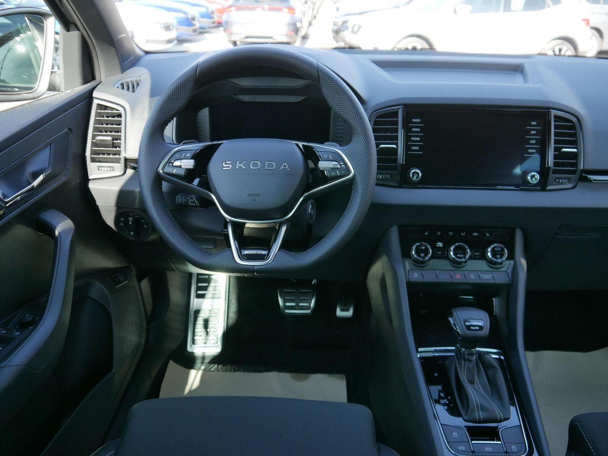 Skoda Karoq Sportline 2.0 TSI 4x4 DSG (2026) - Foto 10