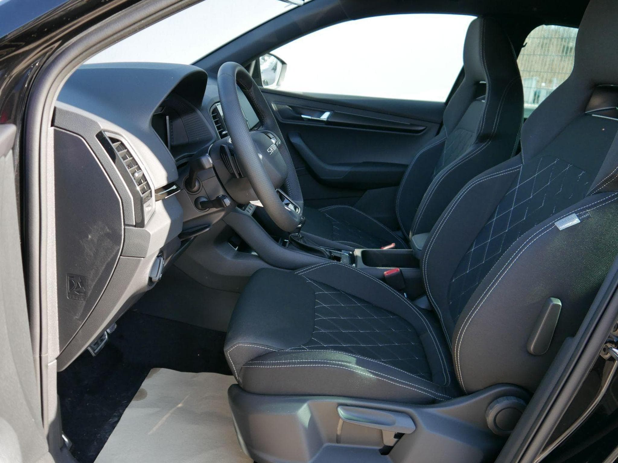 Skoda Karoq Sportline 2.0 TSI 4x4 DSG (2026) - Foto 8