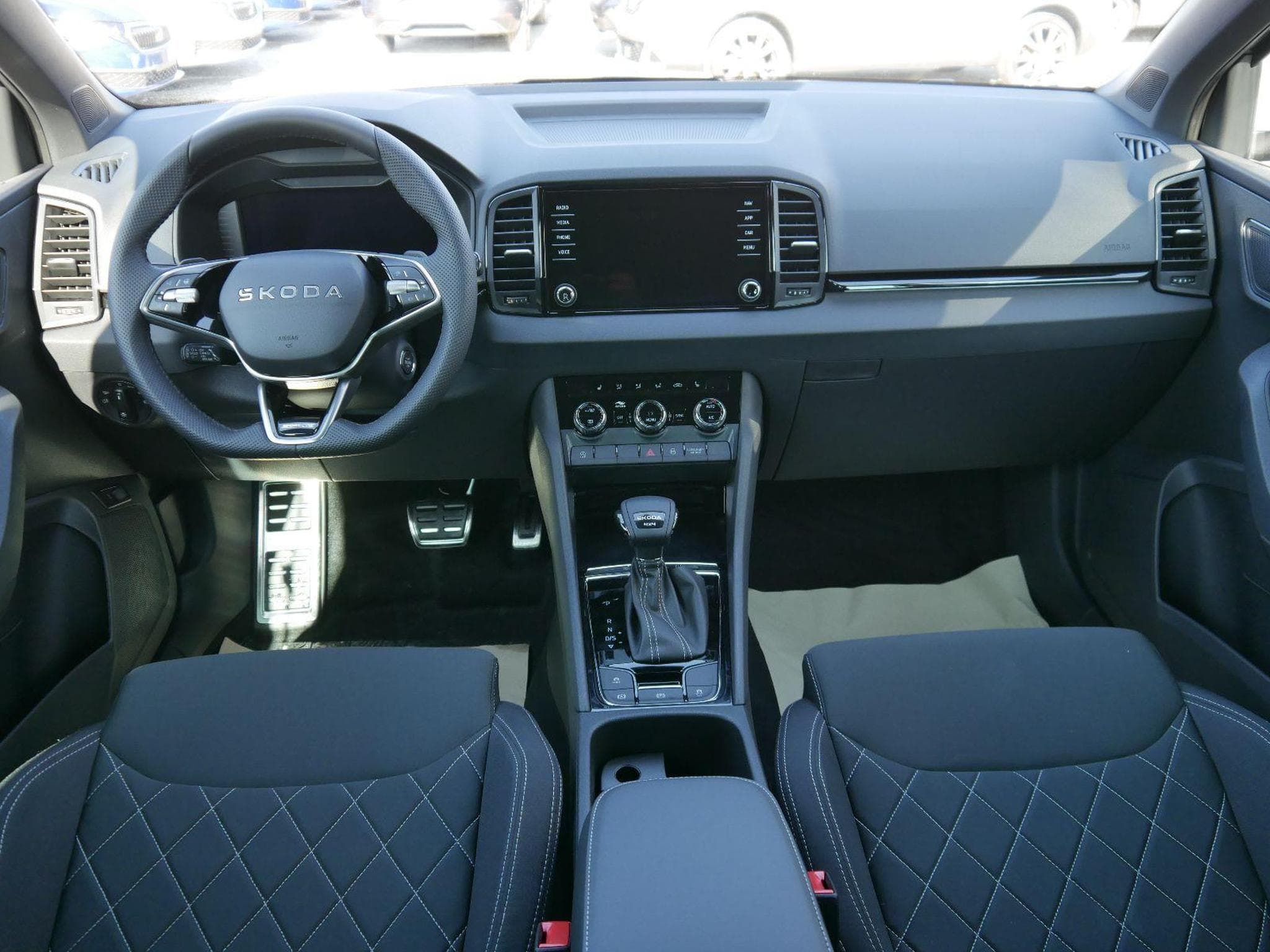 Skoda Karoq Sportline 2.0 TSI 4x4 DSG (2026) - Foto 9