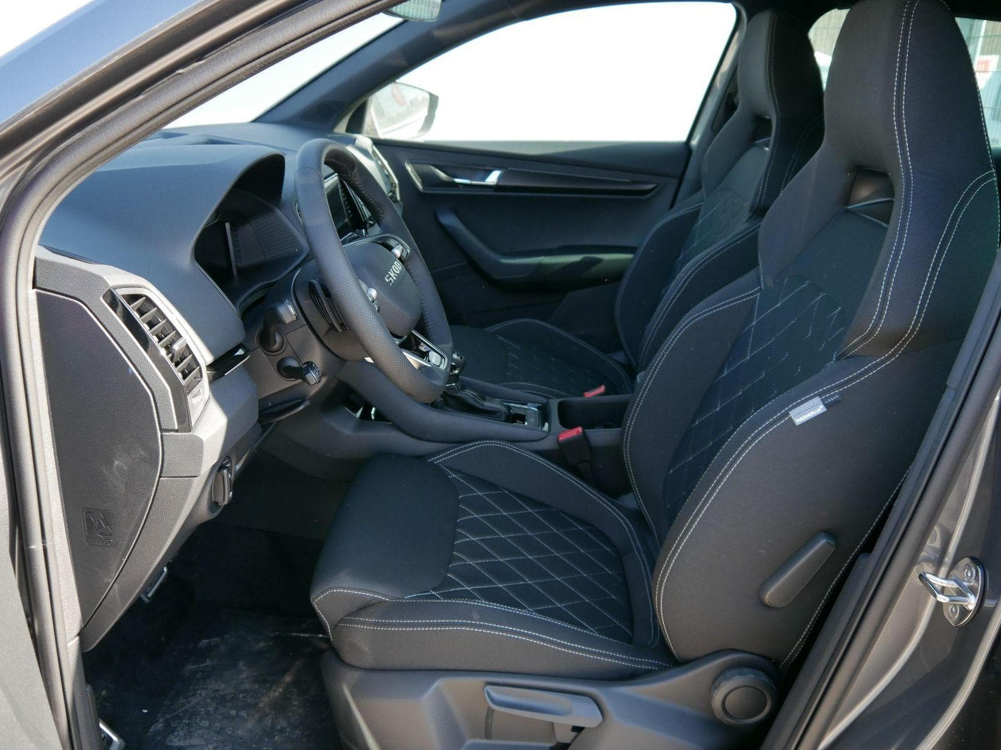 Skoda Karoq Sportline 2.0 TSI 4x4 DSG (2026) - Foto 7