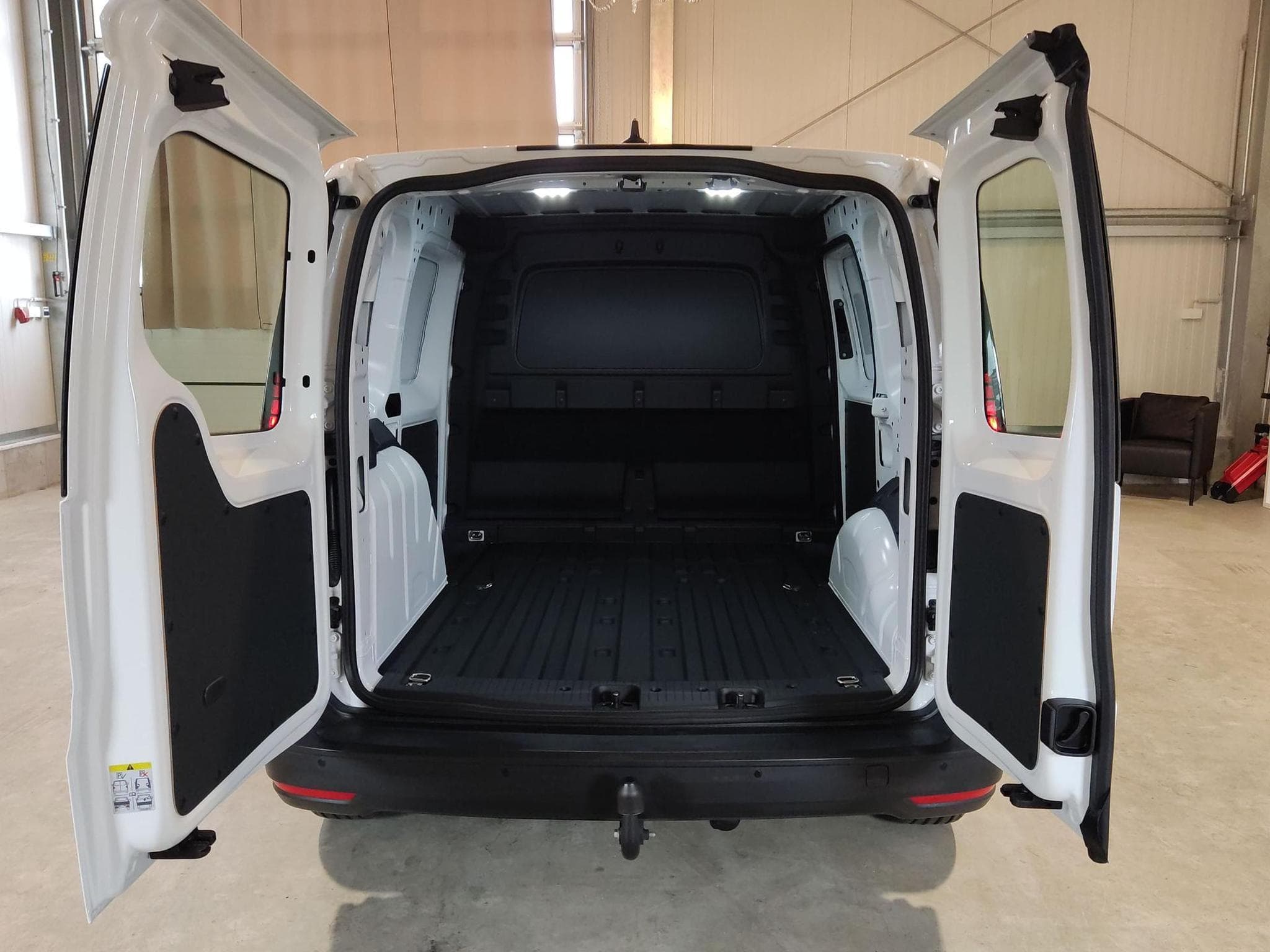 VW Caddy 2.0 TDI 102PS (2022) - Foto 12