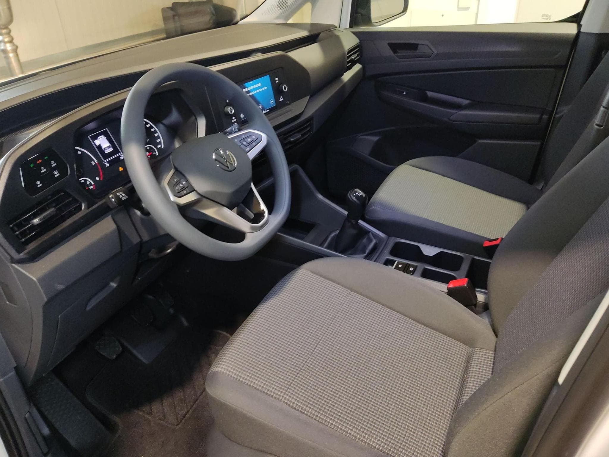 VW Caddy 2.0 TDI 102PS (2022) - Foto 8