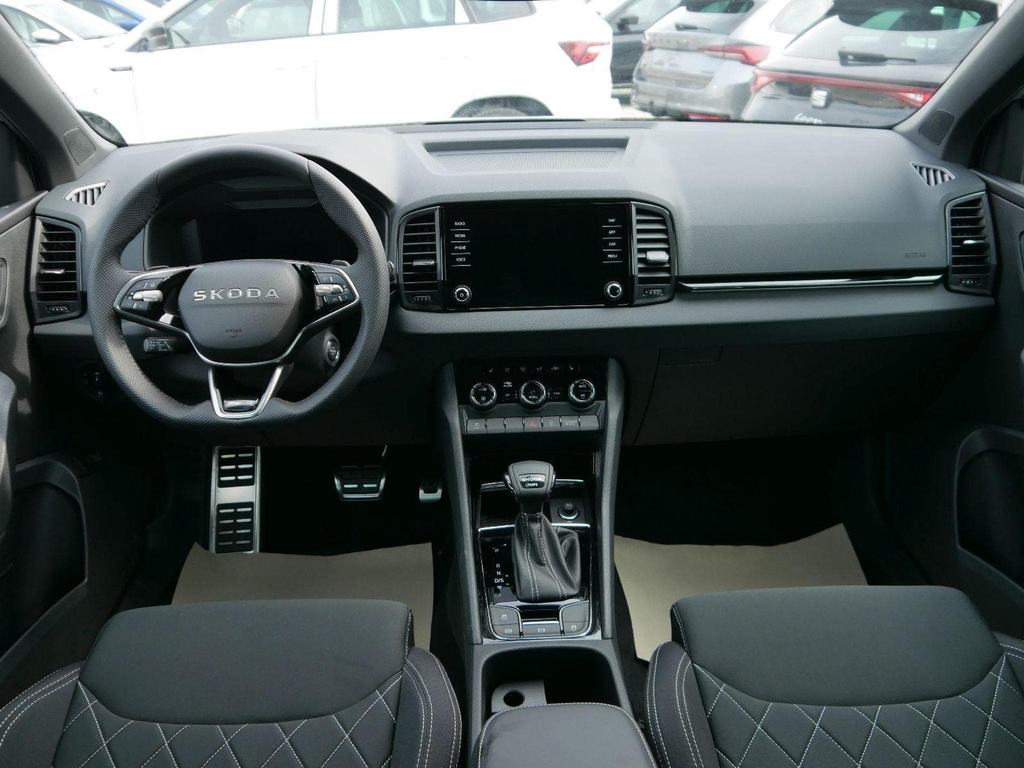 Skoda Karoq Sportline 2.0 TSI 4x4 DSG (2026) - Foto 10