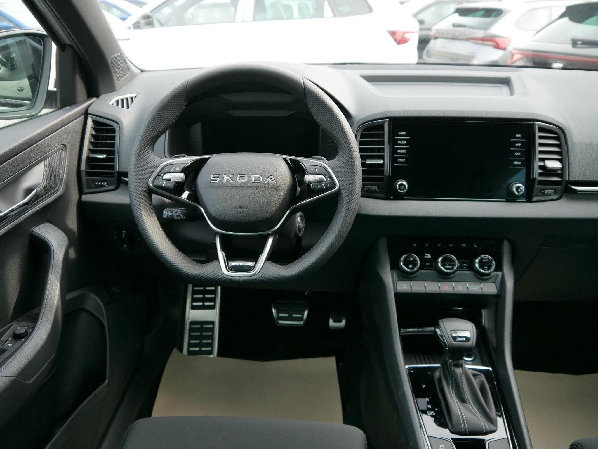 Skoda Karoq Sportline 2.0 TSI 4x4 DSG (2026) - Foto 11