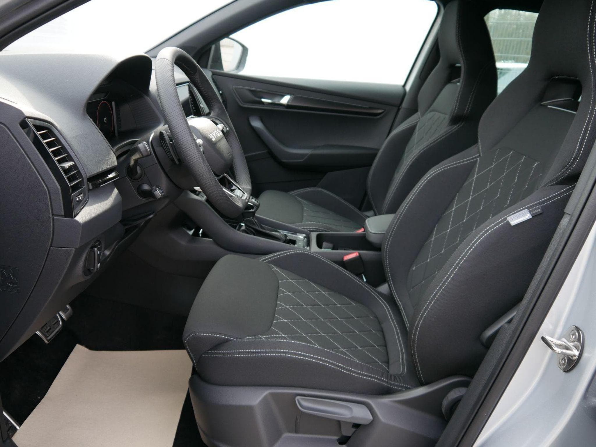 Skoda Karoq Sportline 2.0 TSI 4x4 DSG (2026) - Foto 8