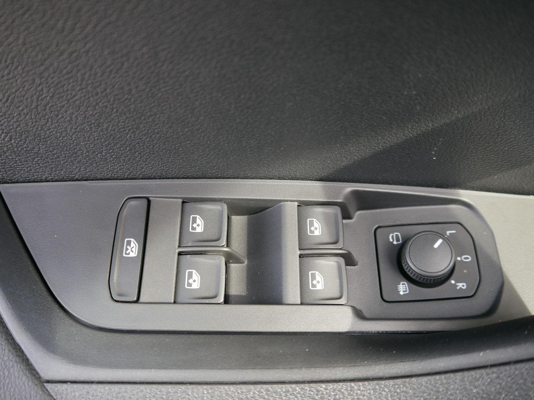 Skoda Karoq Sportline 2.0 TSI 4x4 DSG (2026) - Foto 9