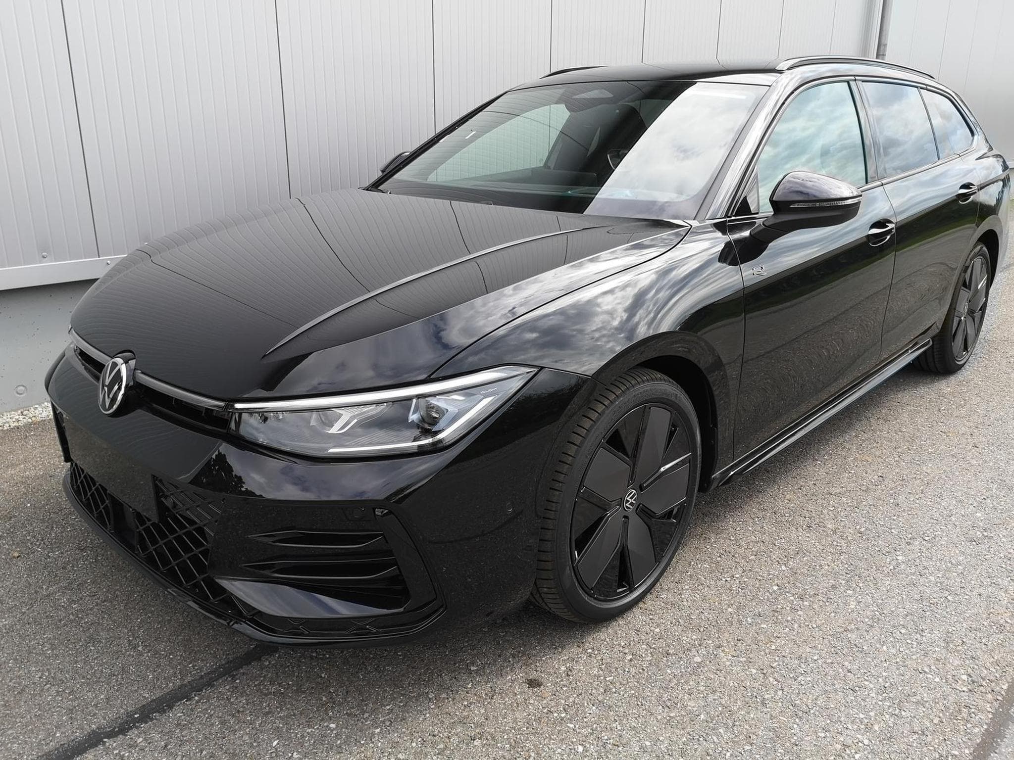 VW Passat Variant 2.0 TDI 142 kW 4Motion R-Line (2026) - Foto 1