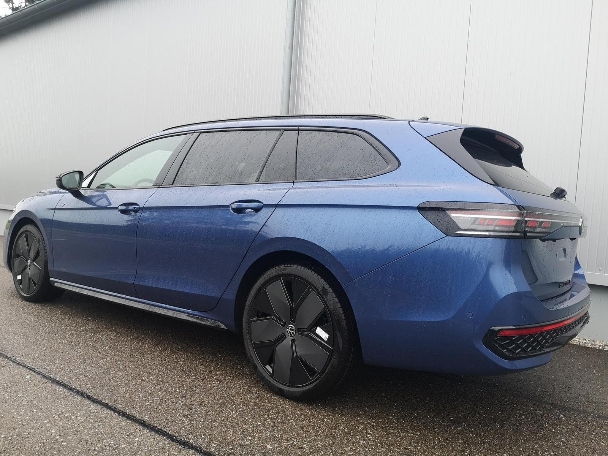 VW Passat Variant 2.0 TDI 142 kW 4Motion R-Line (2026) - Foto 2