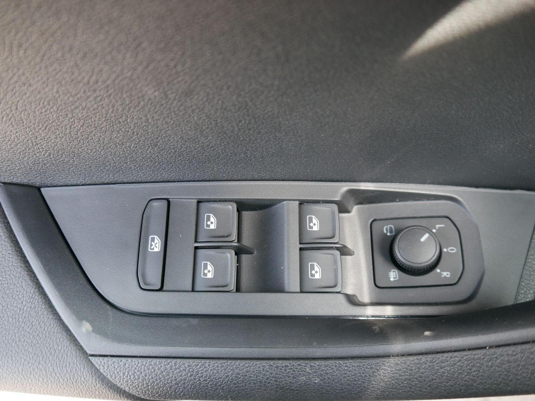 Skoda Karoq Sportline 2.0 TSI 4x4 DSG (2026) - Foto 10