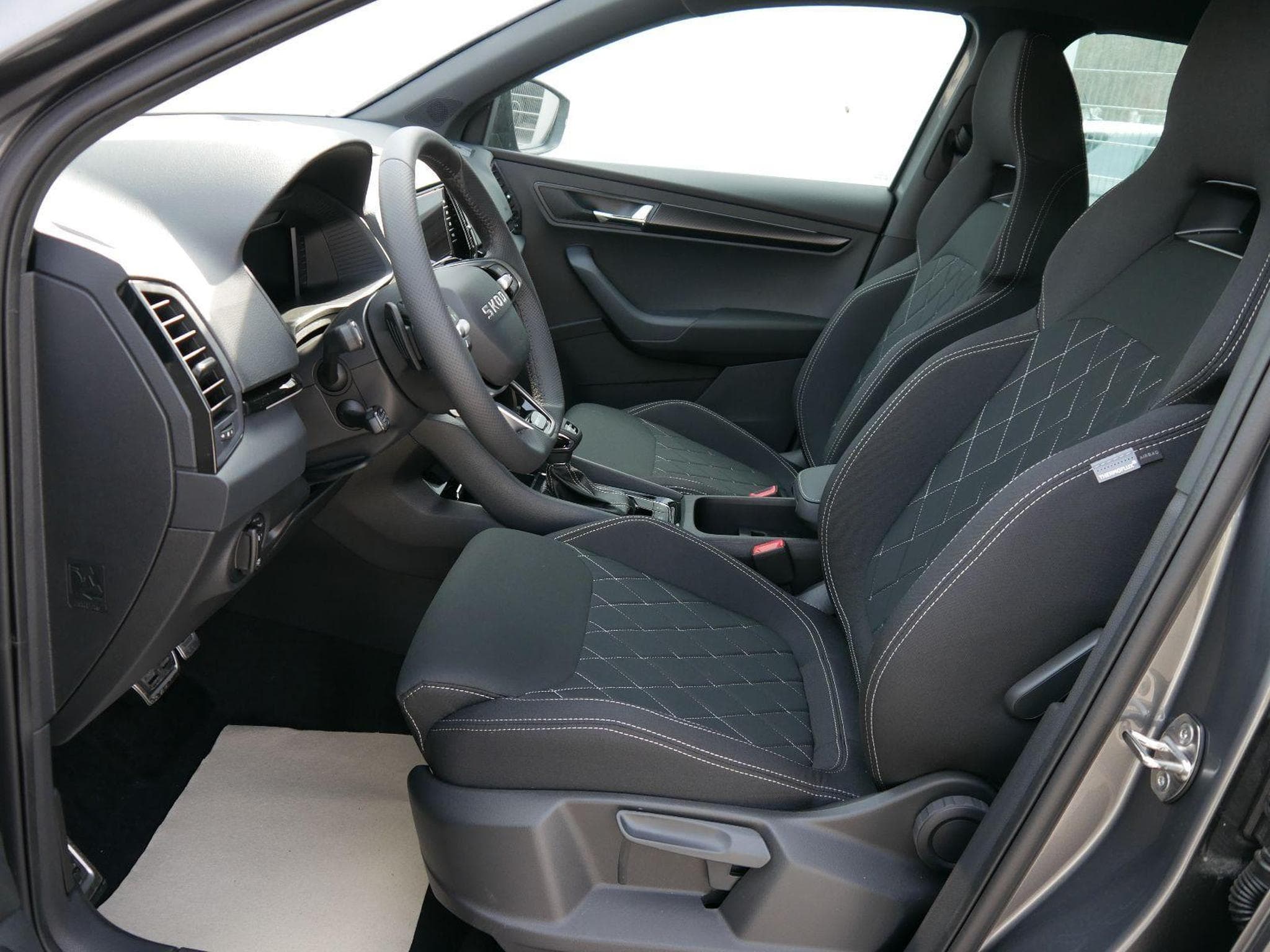 Skoda Karoq Sportline 2.0 TSI 4x4 DSG (2026) - Foto 9