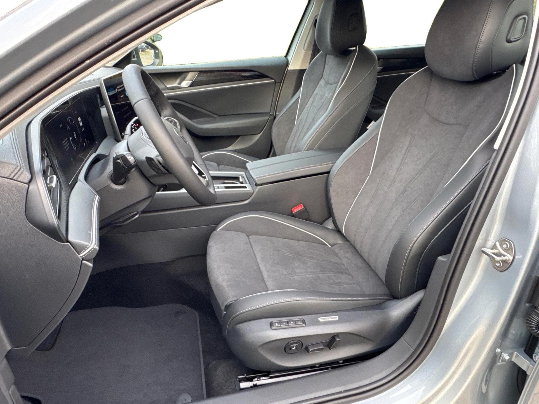 VW Passat Variant Business (2025) - Foto 10